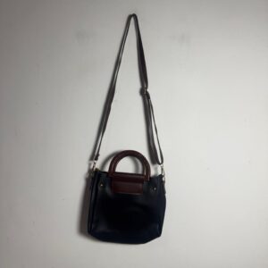 Bolsa Pequena Preta com Alça Rígida Marrom – tam P