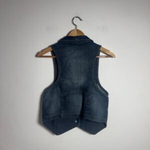 Colete Jeans com Bolsos em Laço e Botões de Coração – Biotipo