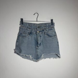 Short Jeans Elly com Cós Vazado e Barra Desfiada – Tam 42