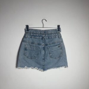 Short Jeans Elly com Cós Vazado e Barra Desfiada – Tam 42