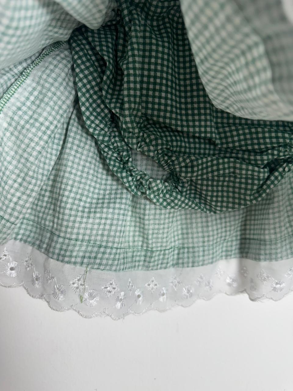 Conjunto Short Saia e Top Infantil Verde e Branco Quadriculado com Babados e Laços – tam M - Imagem 3