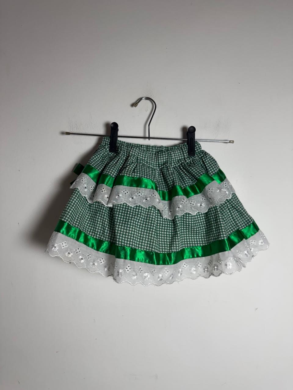 Conjunto Short Saia e Top Infantil Verde e Branco Quadriculado com Babados e Laços – tam M