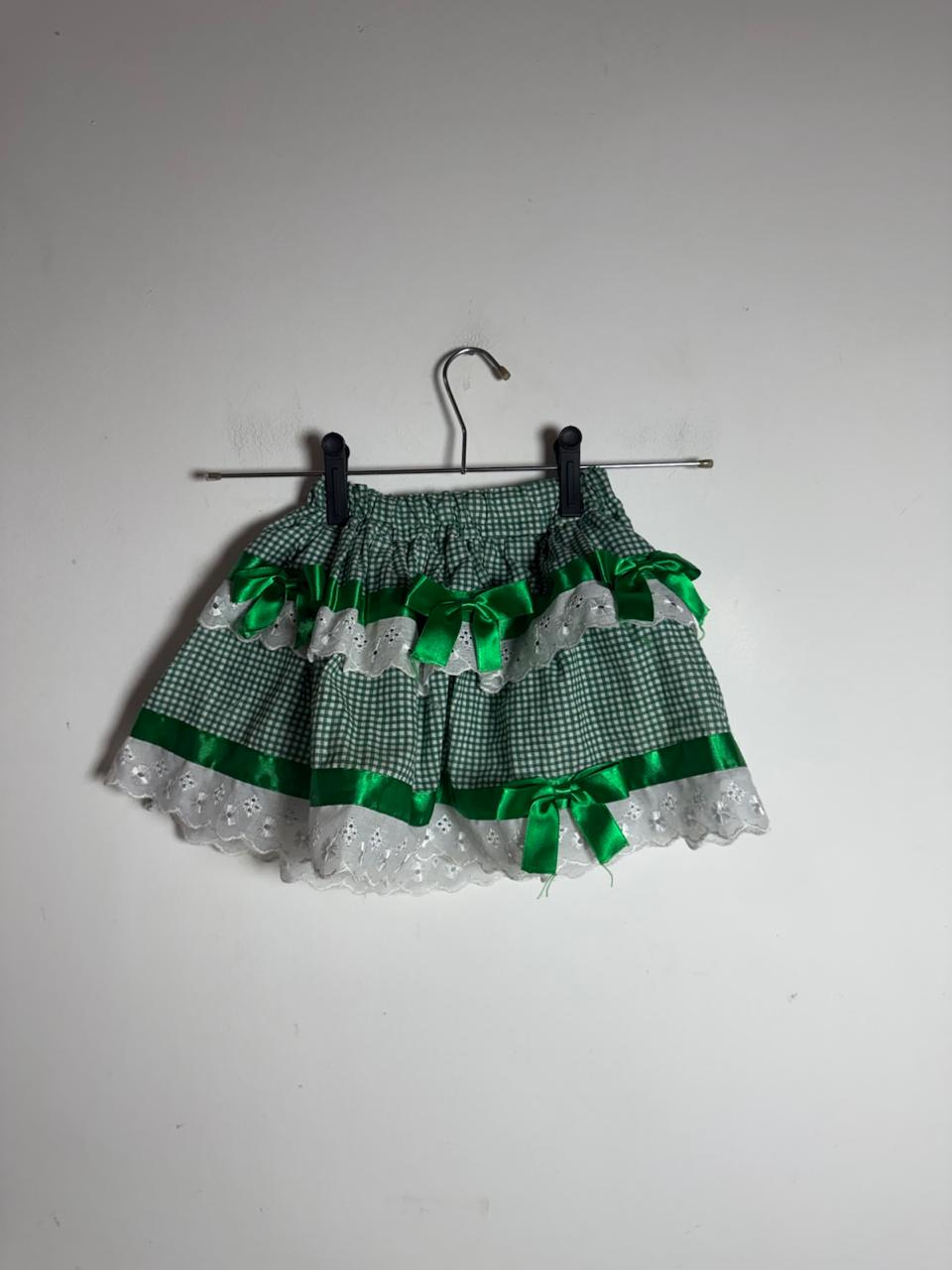 Conjunto Short Saia e Top Infantil Verde e Branco Quadriculado com Babados e Laços – tam M - Imagem 7