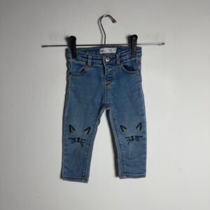 Calça Jeans com Bordado de Gatinho – Zara – Tam 9 a 12 meses
