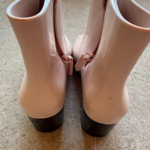 Bota Ankle Boot Cano Curto Jelly Rosé com Salto Preto – Melissa – tam 37