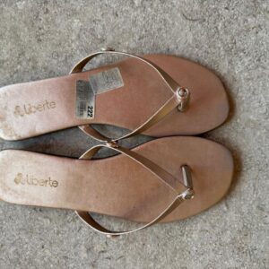 Sandália Rasteira Rose Gold – Liberte – tam 39