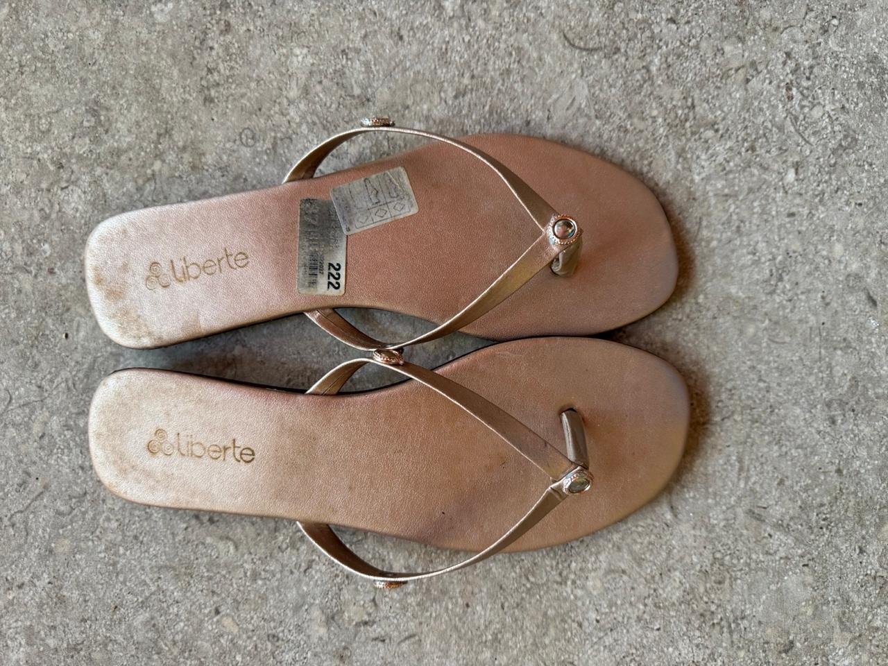 Sandália Rasteira Rose Gold – Liberte – tam 39