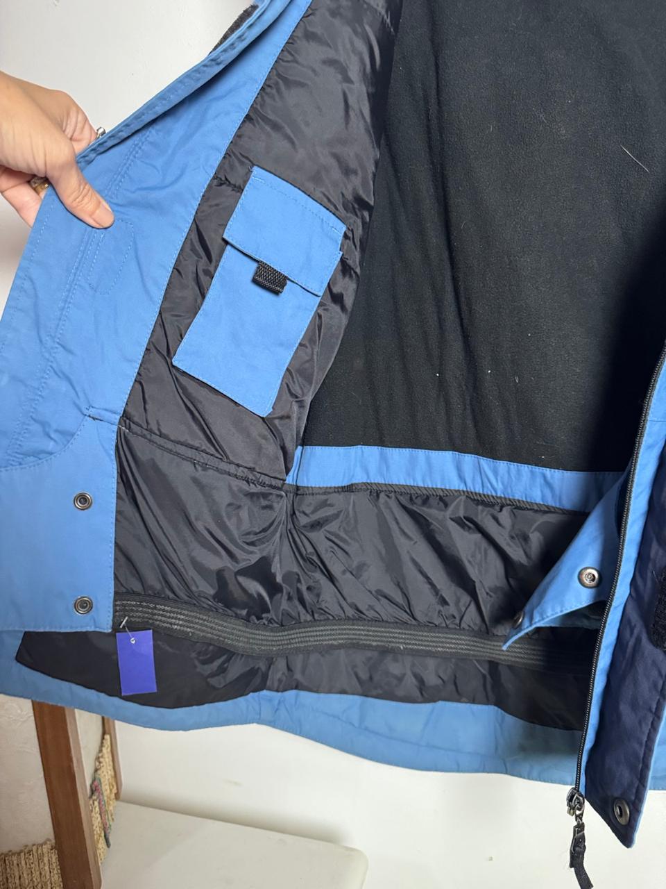 Casaco azul e preto bolsos internos pra frio – tam 38/40 - Imagem 5
