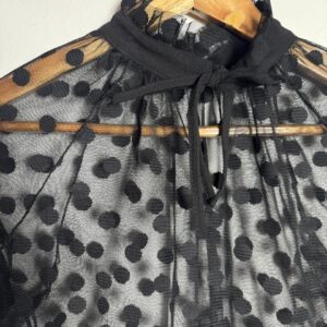 Camisa Gola Alta Transparente Poá Preto – tam 38