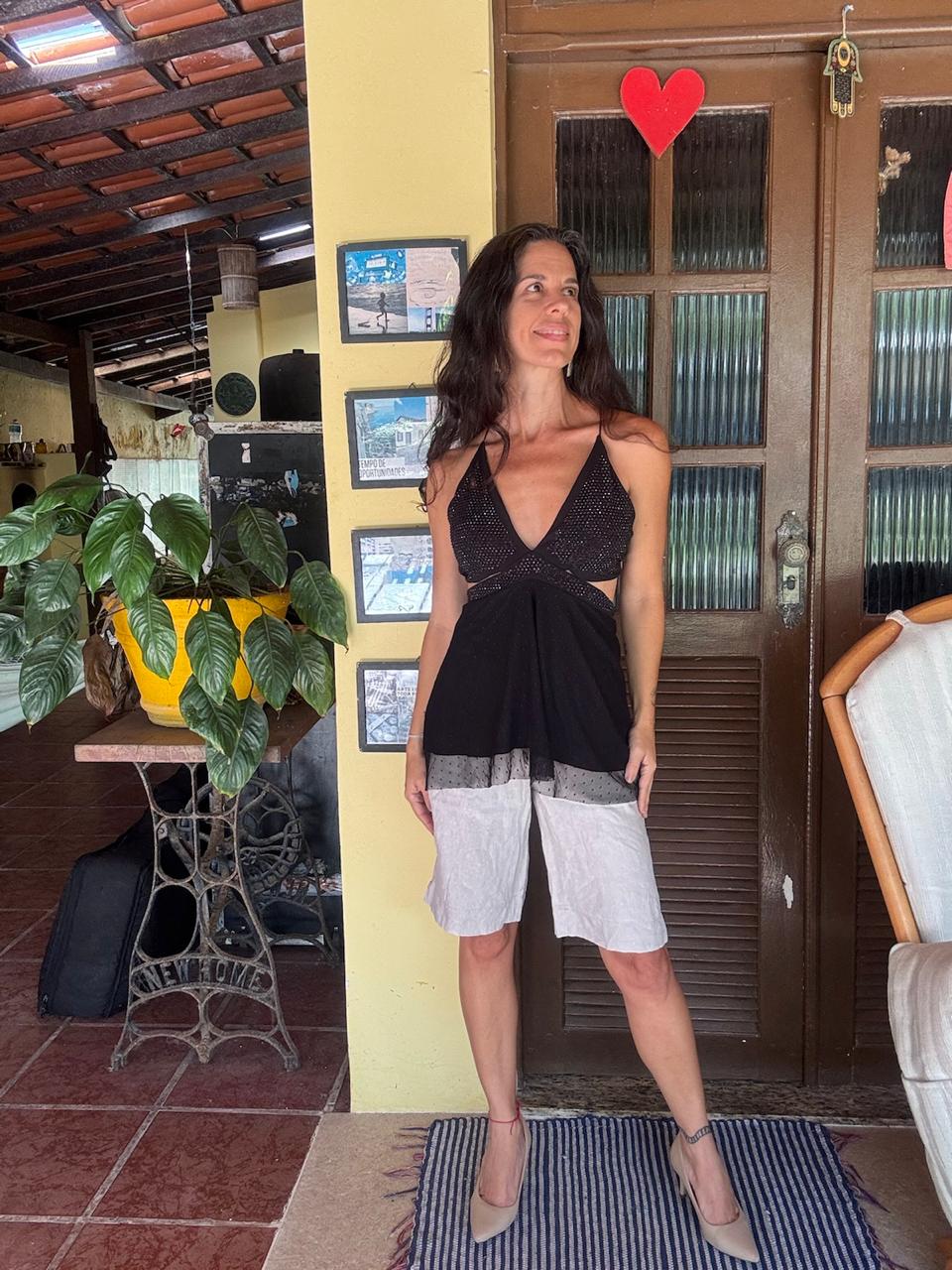 Top / Corpete Preto com Bojo, Cut-outs, Tule e Brilho – For Use – tam P - Imagem 3