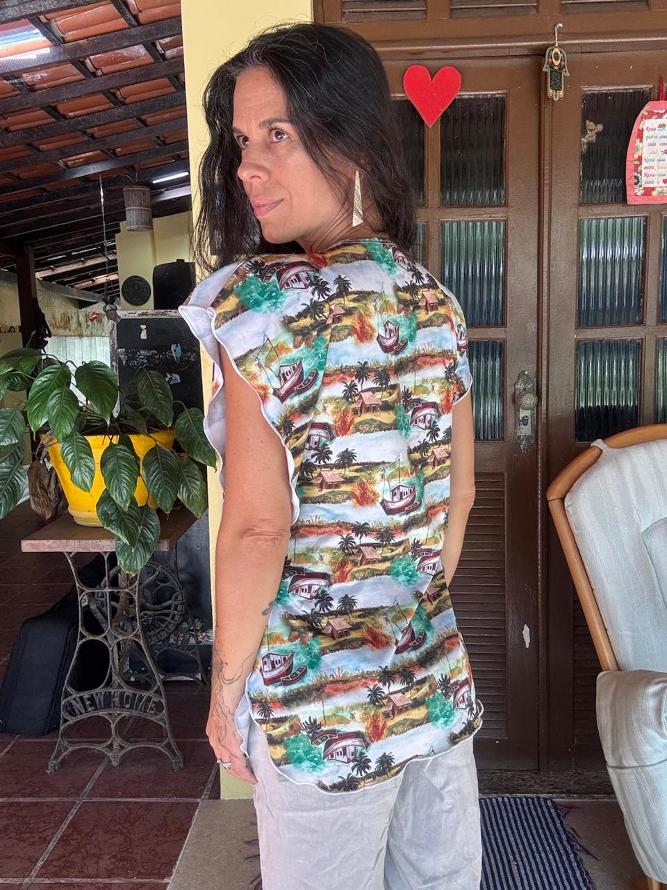 Camisa Feminina Estampada Litorânea Barco e Casinhas – Litoraneus – tam P - Imagem 2