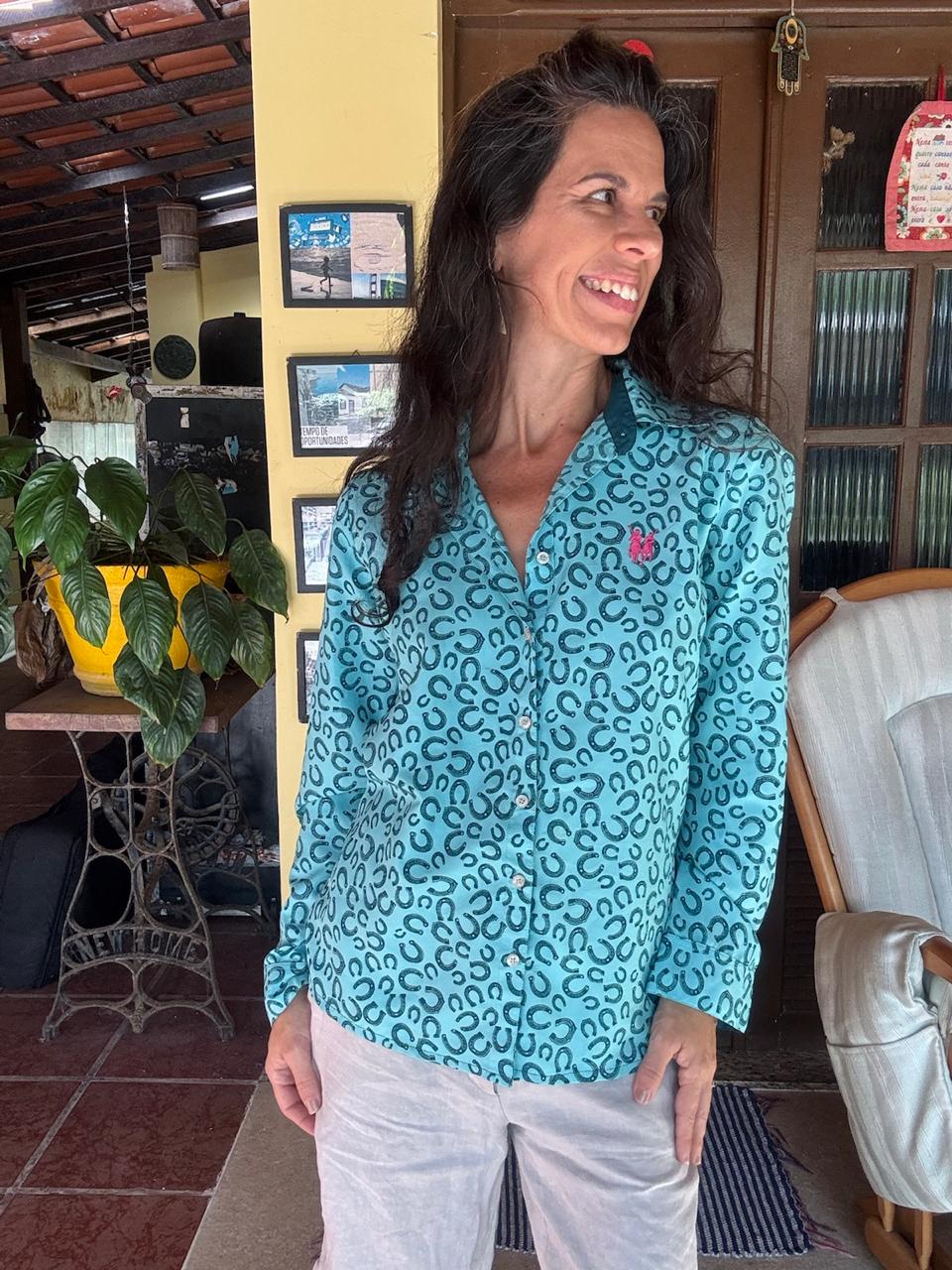Camisa Azul-Turquesa com Estampa de Ferraduras – Polo wear – tam G