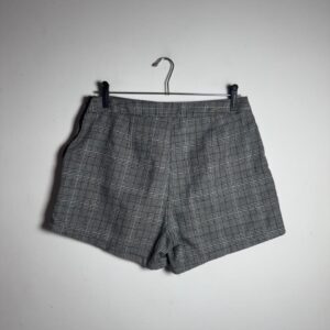 Short Quadriculado Cinza com Botões Decorativos – Acrobat – tam G