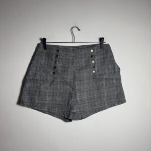 Short Quadriculado Cinza com Botões Decorativos – Acrobat – tam G