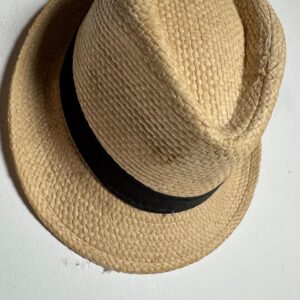 Chapéu Fedora de Palha com Detalhe Preto