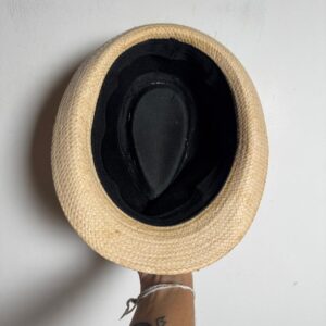 Chapéu Fedora de Palha com Detalhe Preto