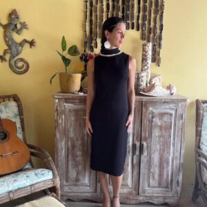 Vestido Longo Preto de Linha Gola Alta Listrada – tam P