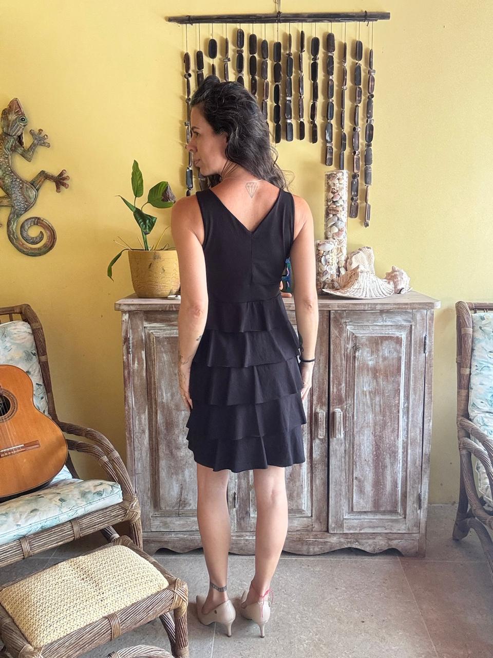 Vestido preto de babados – tam P - Imagem 2