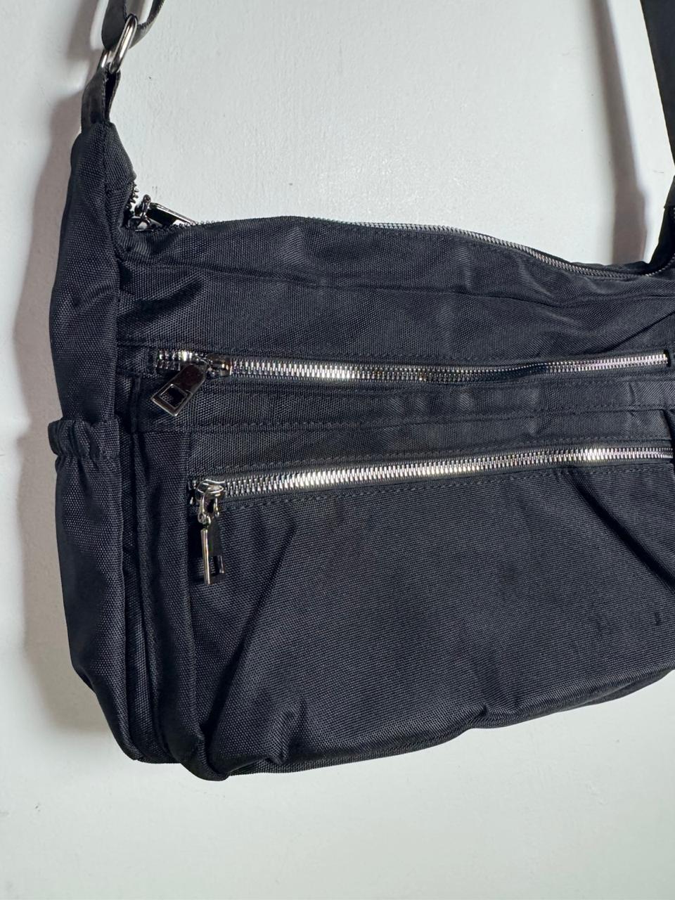 Bolsa Transversal Preta com Múltiplos Bolsos – tam G