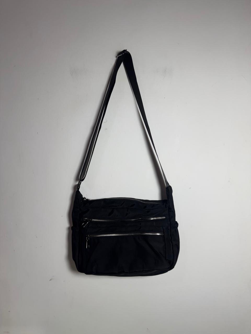 Bolsa Transversal Preta com Múltiplos Bolsos – tam G - Imagem 3