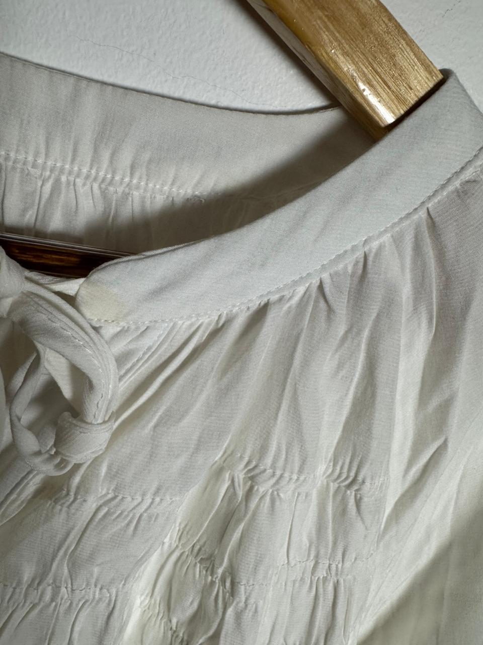 Camisa Branca Manga Comprida com Amarração no Decote e Pregas – tam G - Imagem 5