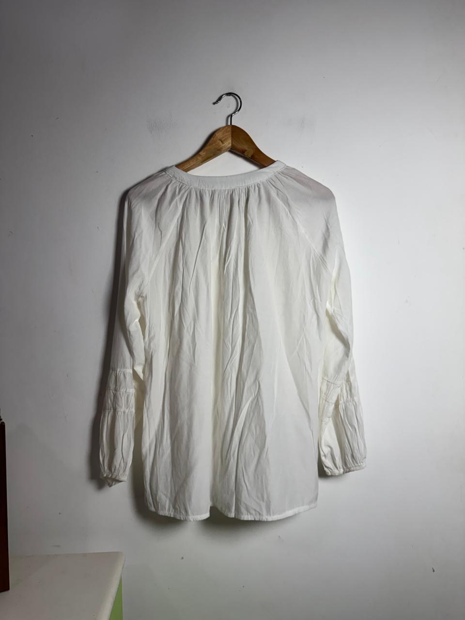 Camisa Branca Manga Comprida com Amarração no Decote e Pregas – tam G - Imagem 2