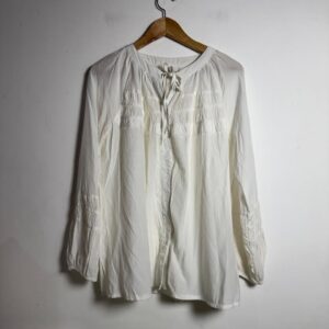 Camisa Branca Manga Comprida com Amarração no Decote e Pregas – tam G