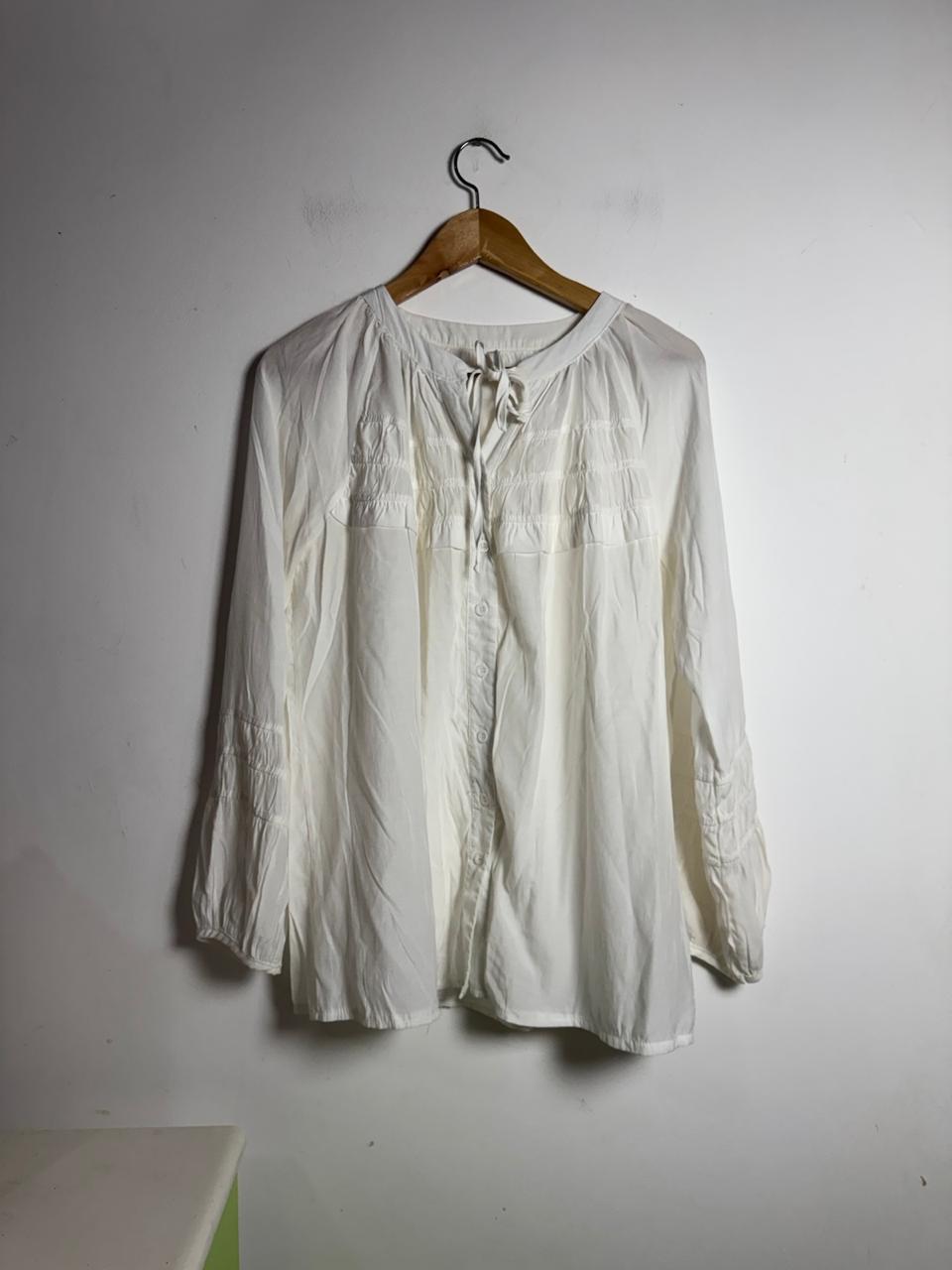 Camisa Branca Manga Comprida com Amarração no Decote e Pregas – tam G