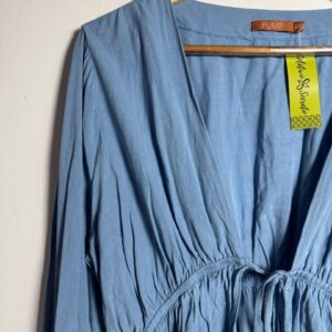 Camisa / Bata Azul Claro Decote V Manga Comprida – Pump – tam GG