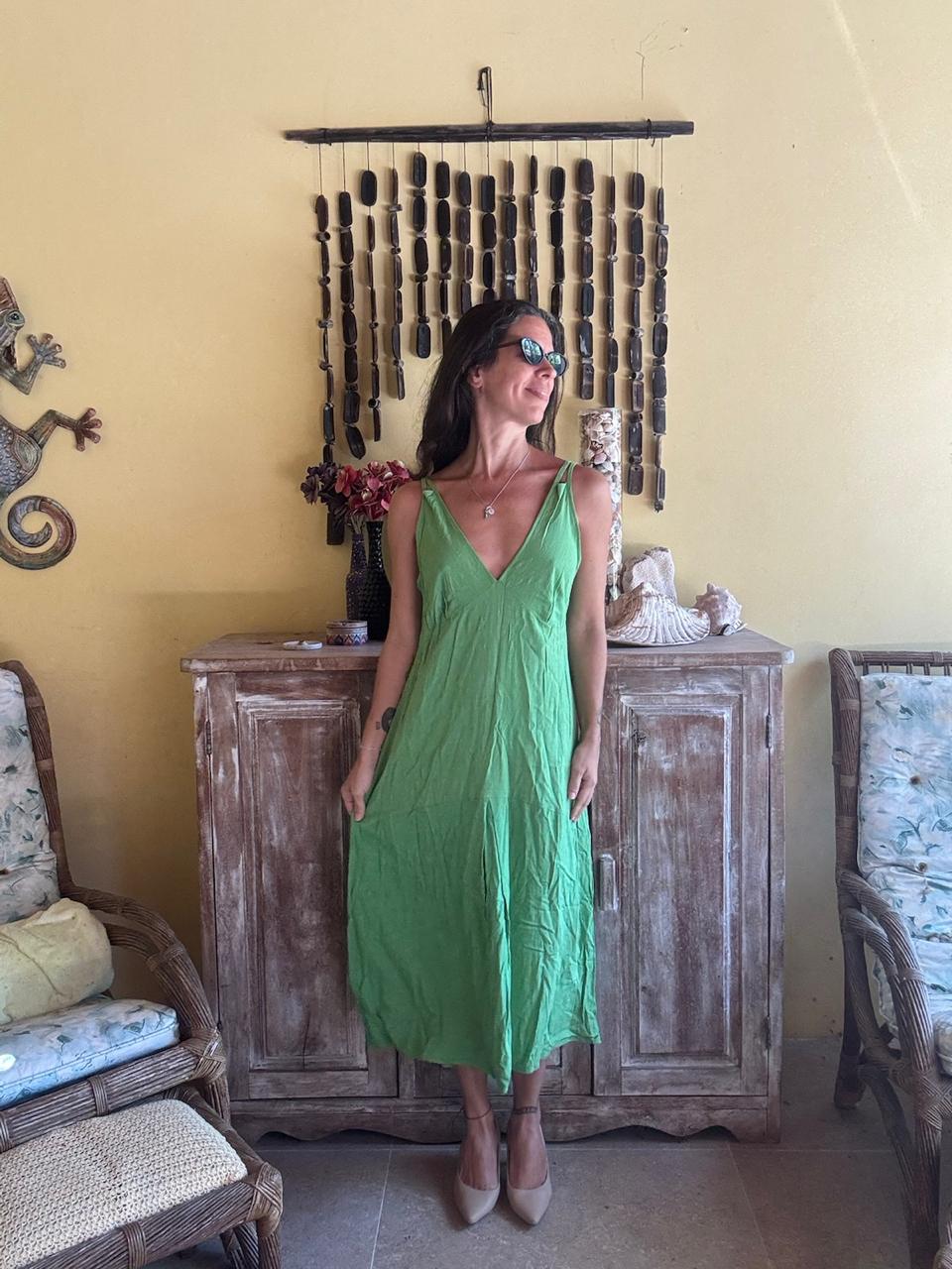 Vestido Verde Decote V – tam 38