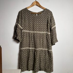 Vestido Estampado Geométrico Marrom Mangas Sino 3/4 com Renda – tam 38