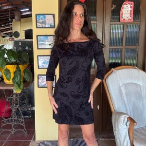 Vestido Preto com Estampa Paisley e Manga Comprida – tam P