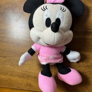 Boneca Minnie de Pelúcia com Vestido Rosa de Poá – Disney