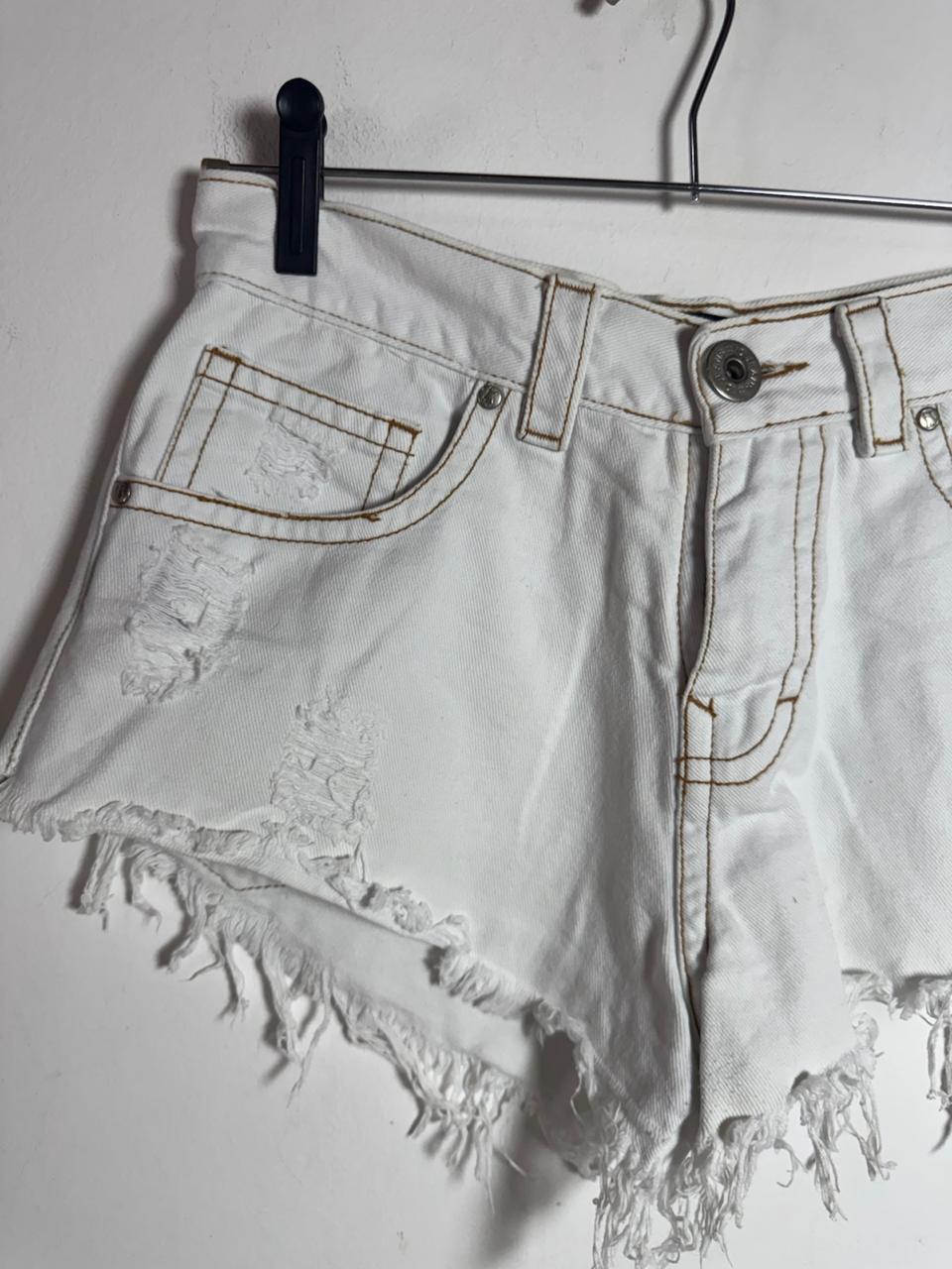 Short Jeans Branco Desfiado – Io – tam 38 - Imagem 3