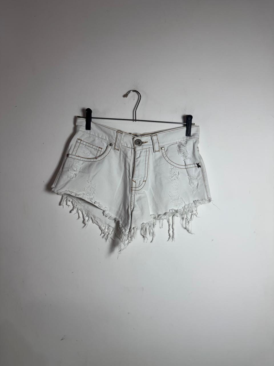 Short Jeans Branco Desfiado – Io – tam 38