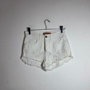 Short Jeans Branco Bordado Floral Vazado com Barra Desfiada – Dress – tam 36