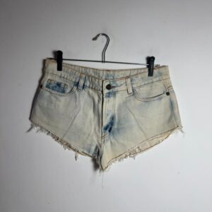Short Jeans Lavagem Clara Desfiado – tam 38