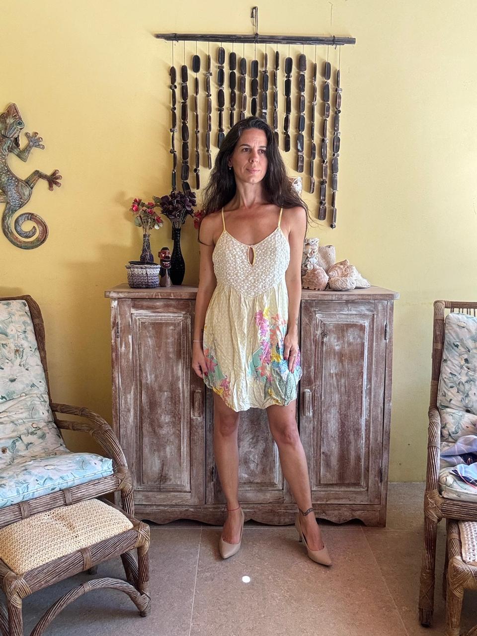 Vestido Amarelo Estampado com Detalhe em Crochê – Dress – tam M - Imagem 4