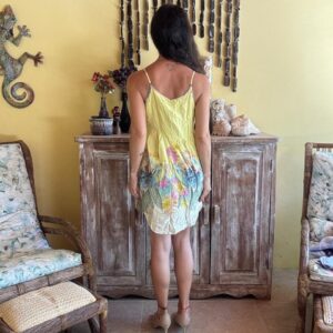 Vestido Amarelo Estampado com Detalhe em Crochê – Dress – tam M