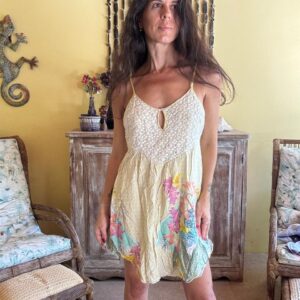 Vestido Amarelo Estampado com Detalhe em Crochê – Dress – tam M
