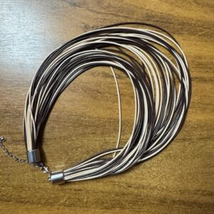 Colar Multivoltas Marrom e Bege