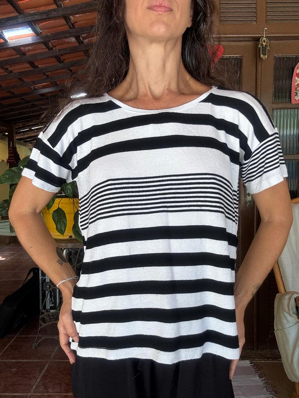 Camisa Listrada Preto e Branco em Linho – FYI – tam G