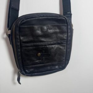 Bolsa Transversal Preta de Couro – Salvador Bachiller – tam U