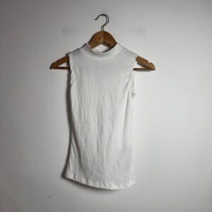Blusa Branca Canelada Gola Alta com Abertura Costas – Anne Bella – tam P