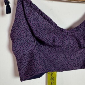 Top Cropped Roxo Estampado de Bolinhas Pretas – Tris – tam P