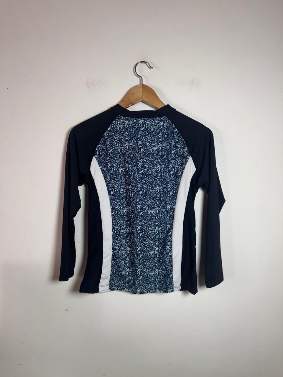 Camisa Esportiva Manga Comprida com Zíper de Malha Fria Preta, Azul e Branca – tam XL - Imagem 2