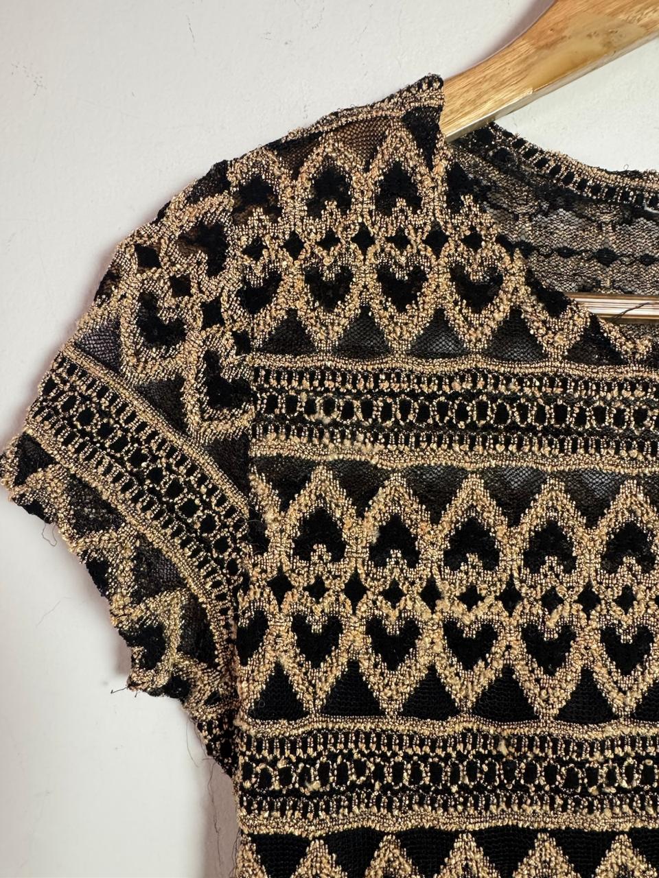 Blusa Feminina Tricô Preta e Dourada com Estampa Geométrica – tam P - Imagem 4