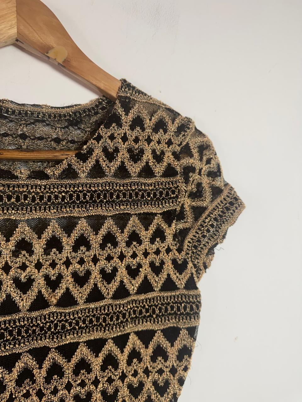 Blusa Feminina Tricô Preta e Dourada com Estampa Geométrica – tam P - Imagem 3